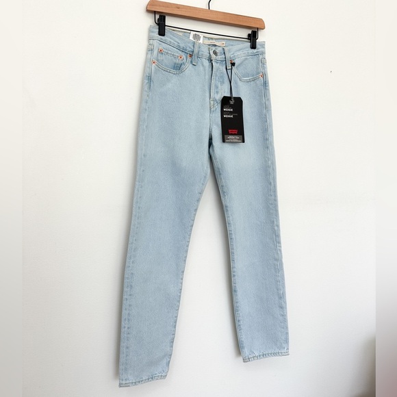 LEVI’S Wedgie Icon Jeans - Light Wash - Picture 5 of 13